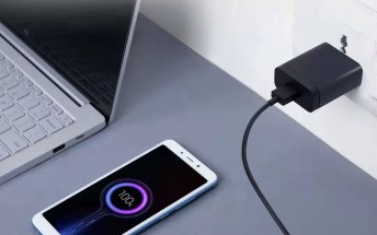 120W Xiaomi charger handled in short video