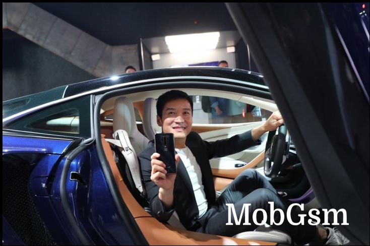 Pete Lau with OnePlus 7T Pro 5G McLaren