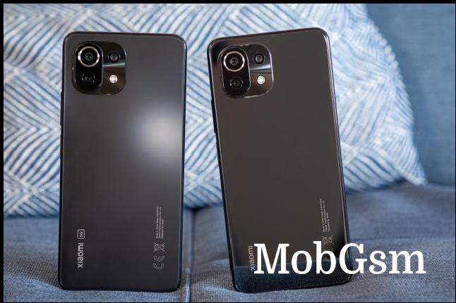 Mi 11 Lite 5G (right) next to Mi 11 Lite 4G (left)