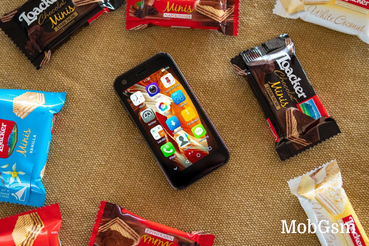 Mony Mint - The smallest 4G smartphone hands-on review