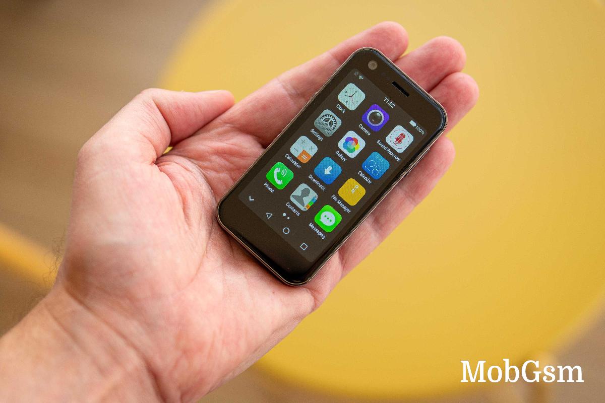 Mony Mint - The smallest 4G smartphone hands-on review