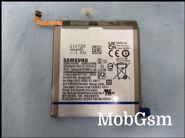 Photo of Samsung Galaxy S22 battery confirms 3,700 mAh capacity