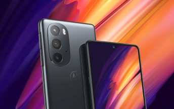 Lenovo's GM posts from a Motorola Edge X30 (aka Moto Edge 30 Ultra)