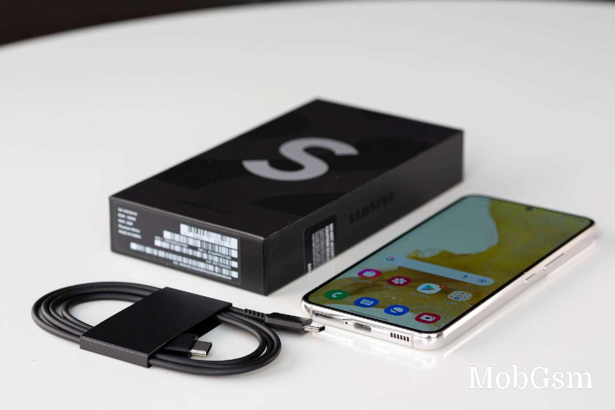 Samsung Galaxy S22 in for review