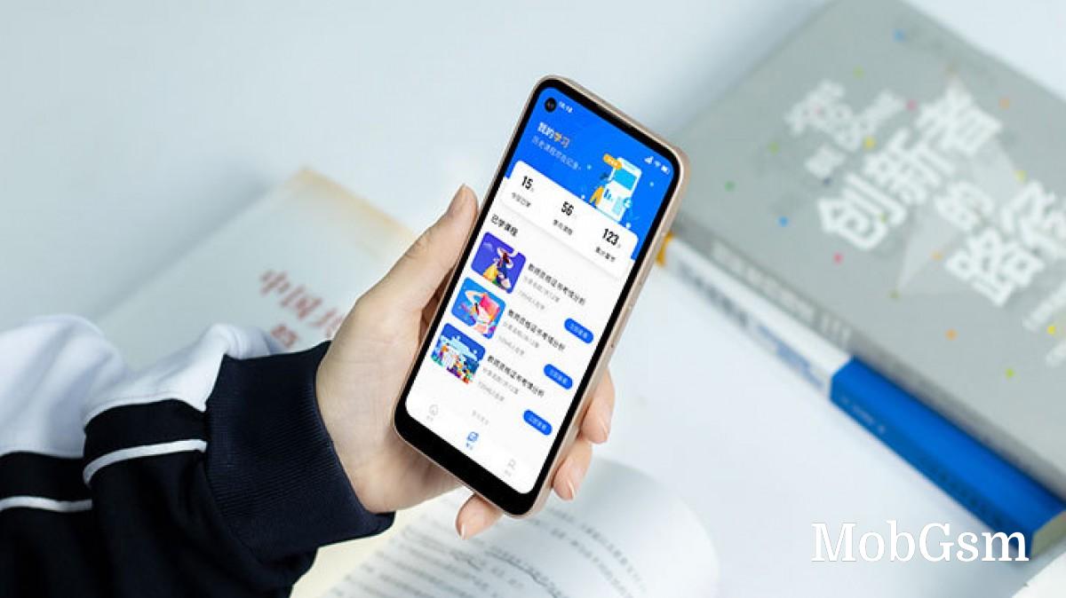 Duoqin Qin 3 Ultra is a tiny smartphone that wants to fight off addicting apps