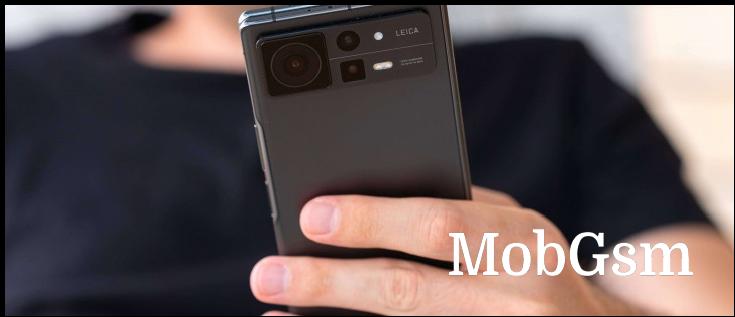 Xiaomi is working on a clamshell foldable phone