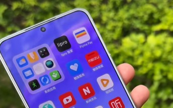 Photos of Meizu 20 with a white front panel surface