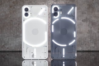Nothing Phone (1) on the left an Phone (2) on the right