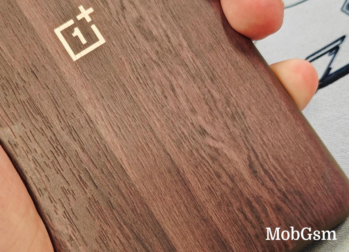 OnePlus 12 might have a wood texture back, or at least a wood texture case