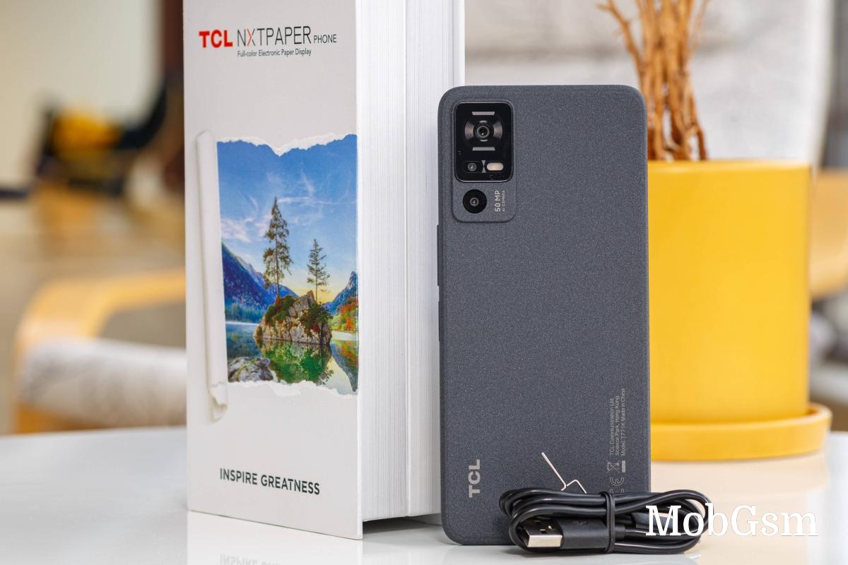 TCL 40 NxtPaper 5G unboxing