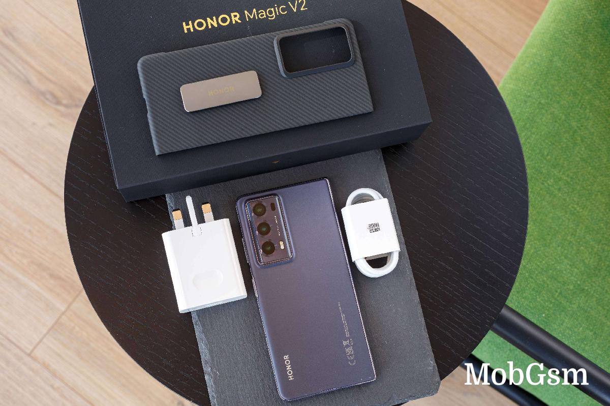 Honor Magic V2 unboxing