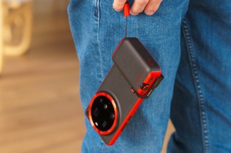 Accessories: Xiaomi Photography kit (optional) - Xiaomi 15 Ultra vs. Samsung Galaxy S25 Ultra