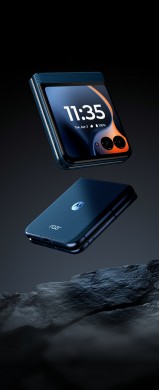 Motorola Razr 60 in Pantone Gibraltar Sea